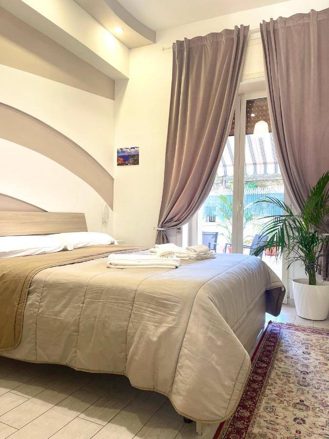 Terrazza Garibaldi Bed and Breakfast Napels Buitenkant foto