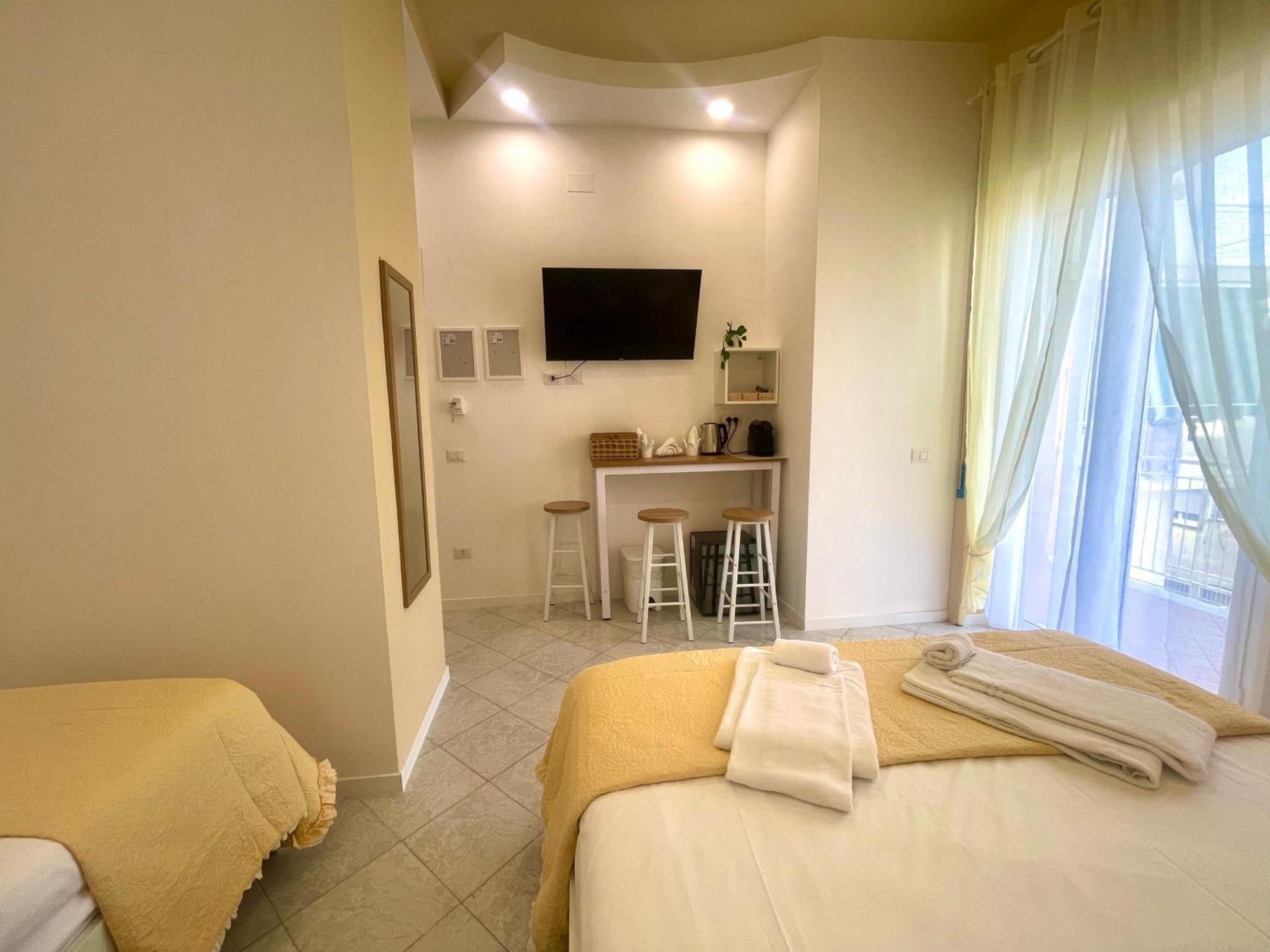 Terrazza Garibaldi Bed and Breakfast Napels Buitenkant foto